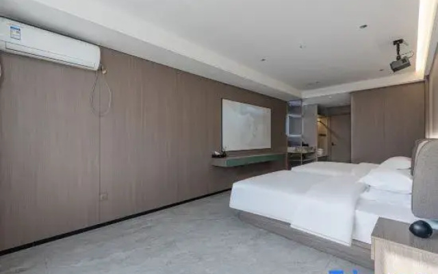 Xiyue Audio-visual Homestay (Paojiang Agricultural and Commercial College)