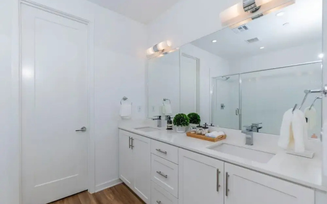 Central Location Master Bedroom w Shared Bathroom