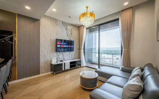 Eaton Park Riverside Luxury Vacation
