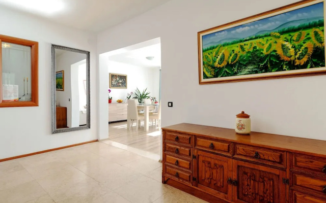 Spacious Apartment in Pula With Terrace