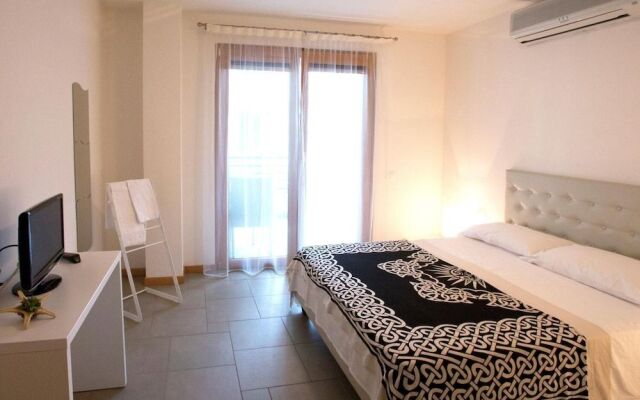 Aparthotel Lacroma