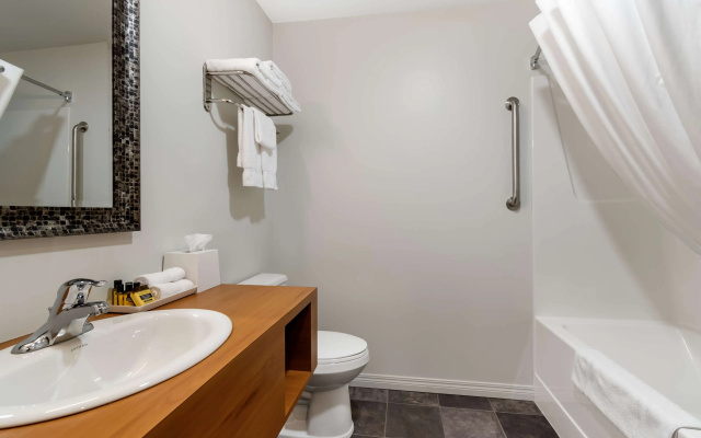 Villa Inn & Suites, SureStay Collection by Best Western