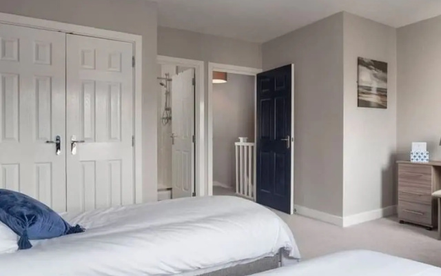 Elegant Holiday Home in Milton Keynes Near Towncentre