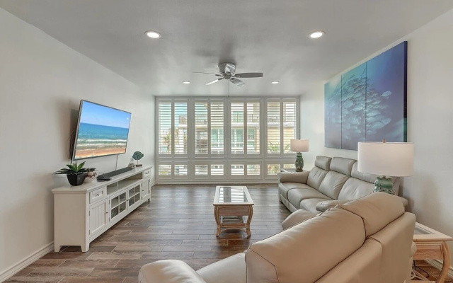 Channelview 208 2 Bedroom Condo by Redawning