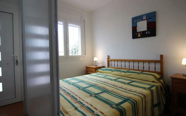 Modernised Apartment in Empuriabrava With Terrace