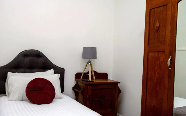 Metropolitan Hotel Orange