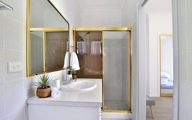 Bayview - Absolute Waterfront with Jetty - 5 Mins to Hyams Beach