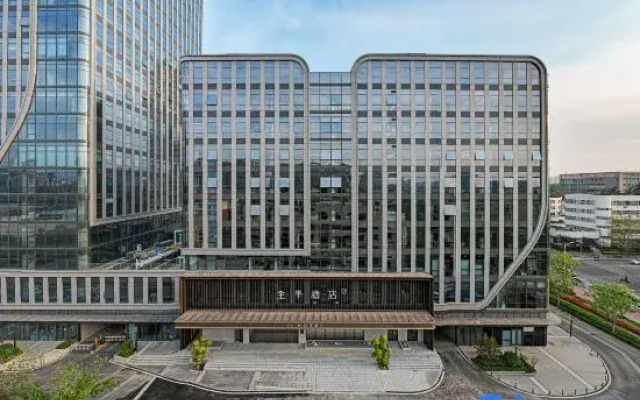 JI Hotel (Qingdao Haier Industrial Park Wannianquan Road Subway Station)