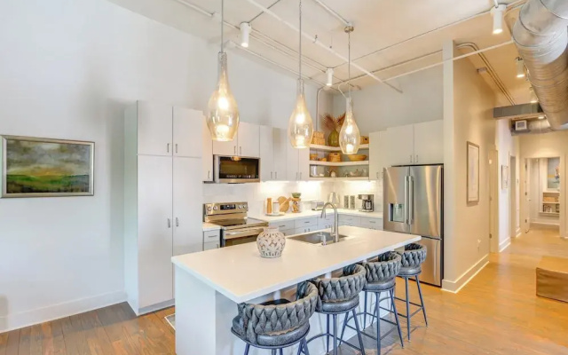 Walk to Vanderbilt: Eclectic Apt in Nashville
