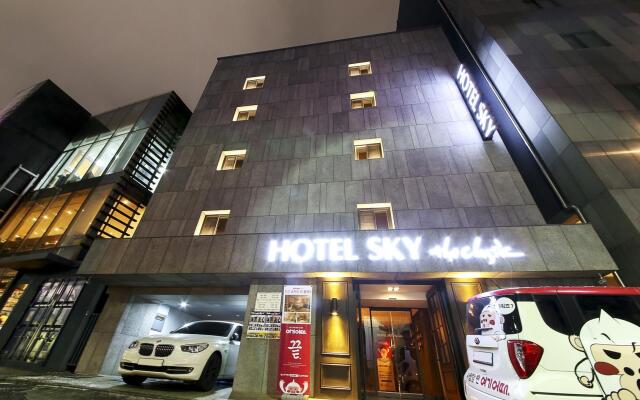 Отель Sky The Classic вид на фасад