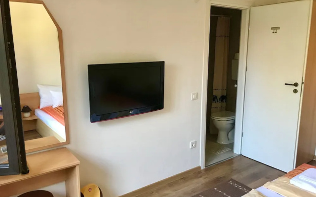 Cristi's Rooms - Pensiune