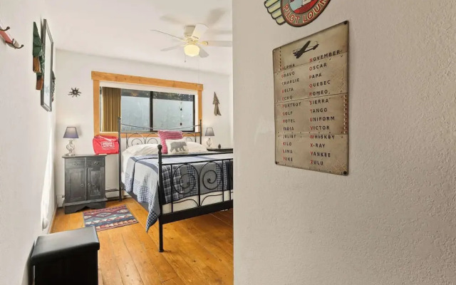 Sierra Pines Retreat Sleeps 6!