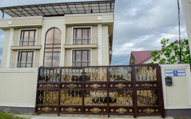 Apart-hotel Mirniy вид на фасад