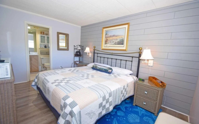 Harbour Island 303L 2 Bedroom Condo by RedAwning