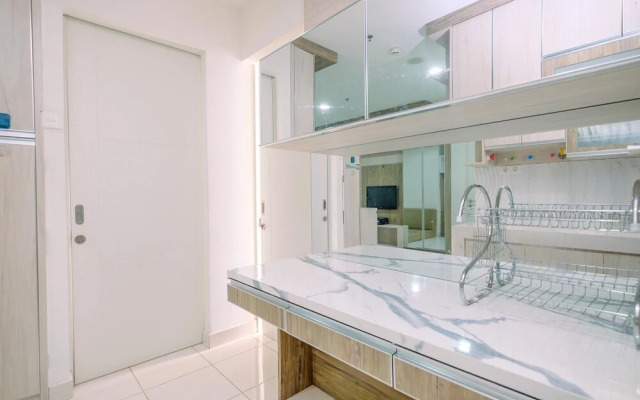 Homey And Comfy 2Br Sentul Tower Apartment