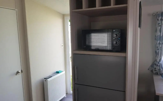 Lodge - Sleeps 8 - Parking, Wifi,