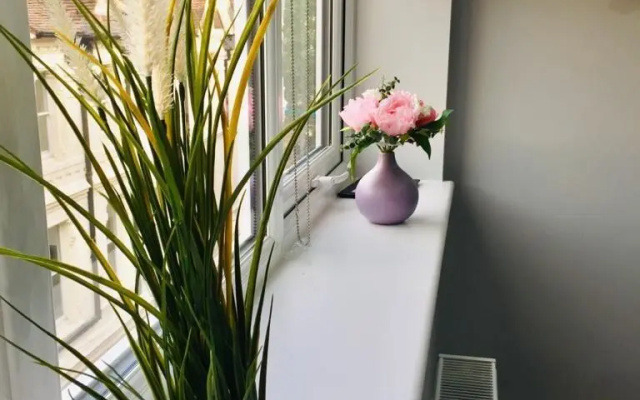 Morden Central Self Contained Flat By CozyNest