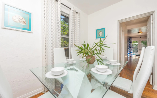 L’Etoile Apartments Part of the Oasis Casita Collection