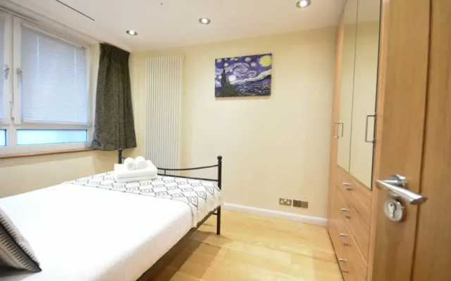 2-bedroom Tower Bridge Apartment Private Terrace for 6, London