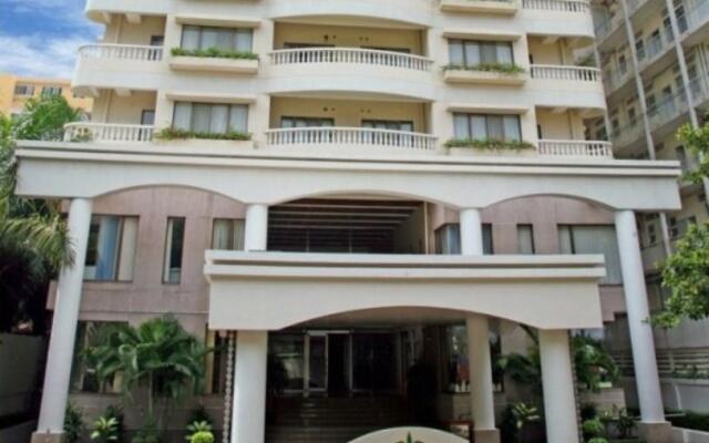 Апартаменты Garden View Court Serviced Apartments вид на фасад