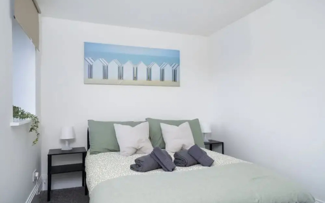 Modern 5 Bed-2 Bath Apartment