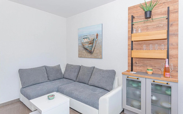 Nice Apartment in Pirovac With Wifi and 2 Bedrooms