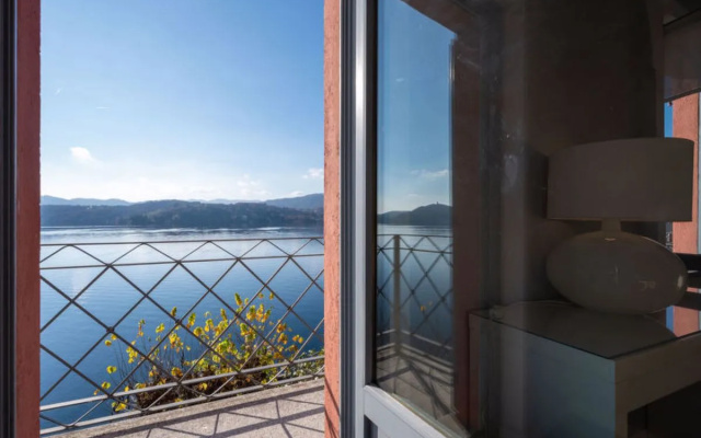 Casa sul lago 30172