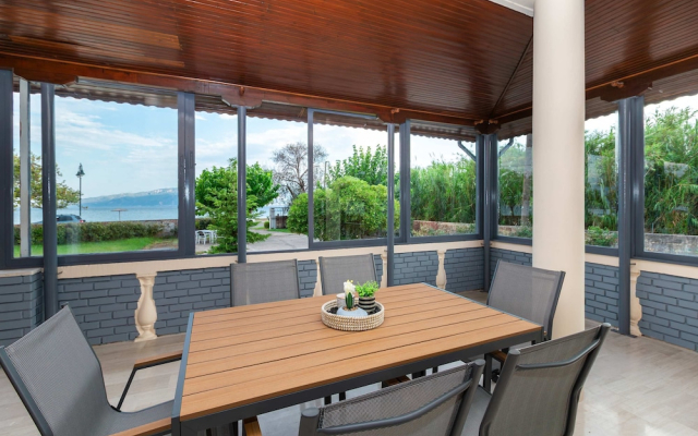 Villa Psani Beachfront Escape With Garden