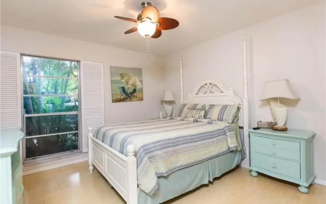 Crescent Street 1138 A - Two Bedroom Condo