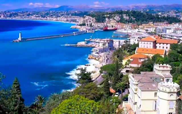 Great and light private room in the heart of Nice