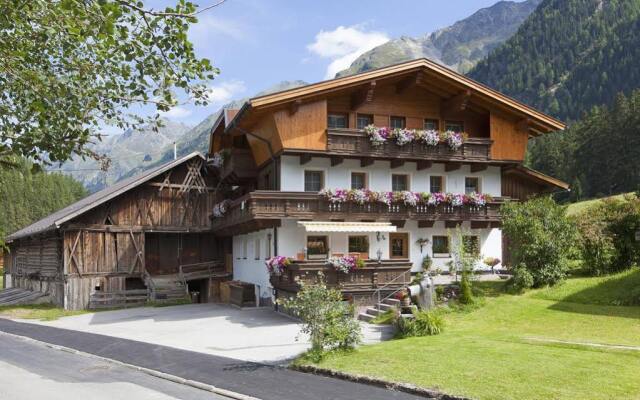 Отель Landhaus Gruner вид на фасад