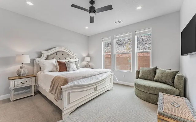 Desert Rose Hideaway 5 Bedroom Home