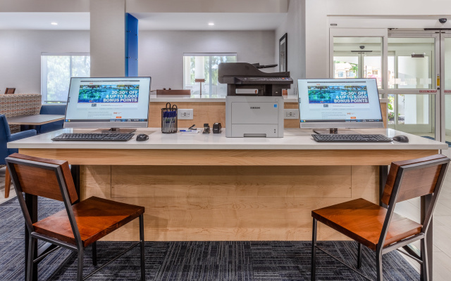 Holiday Inn Express Hotel & Suites Charlotte Arrowood by IHG