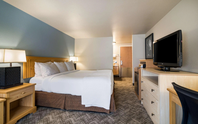 Best Western Golden Spike Inn & Suites
