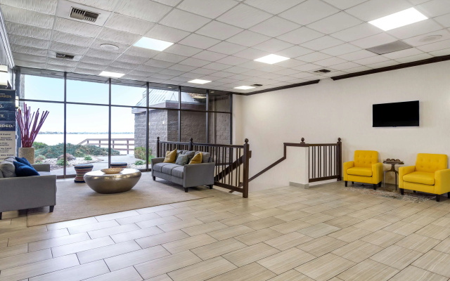 Best Western Plus Lake Front Hotel