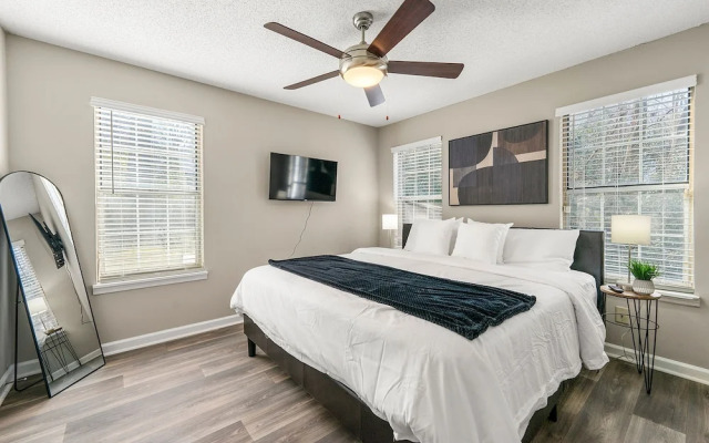 Upper Westside 2BR Free Parking Wi-fi