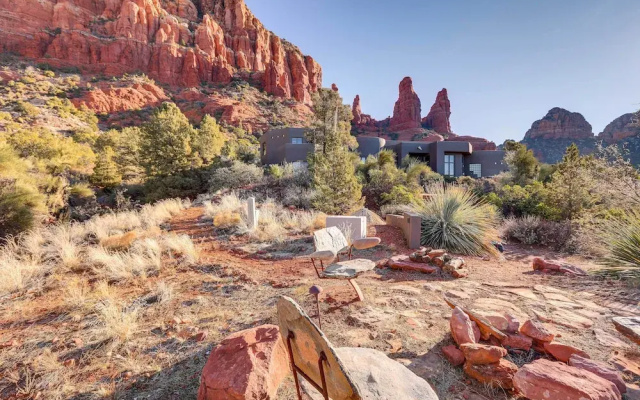Amazing Views & On-site Hiking: Sedona Studio