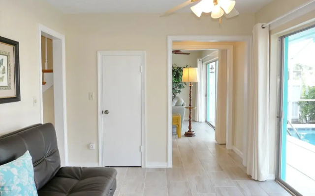 819 Chestnut Court
