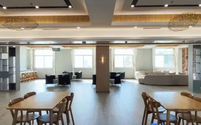 Yililan Hotel (Baiyangdian Never-Sleeping City Branch)