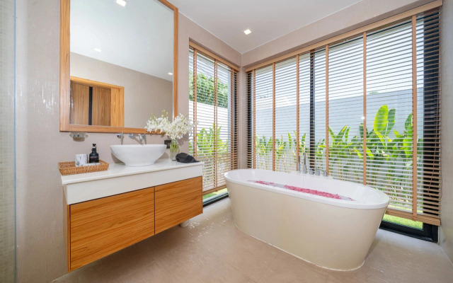Вилла Anchan 4BR Signature Pool Tropical Excellent Choice