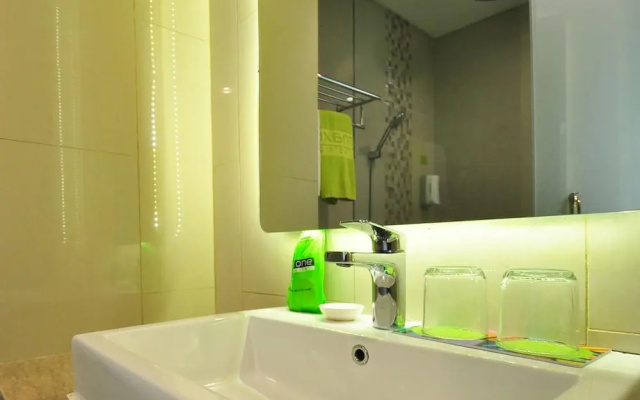 MaxoneHotel at Kramat