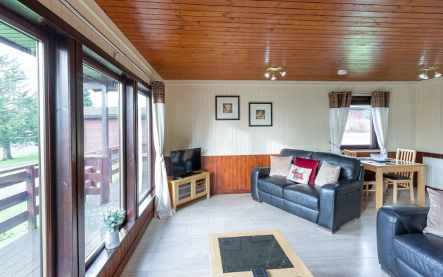 Bluebell Lodge 4 with Hot Tub