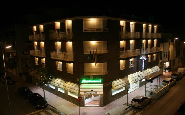 Hotel Teruel вид на фасад