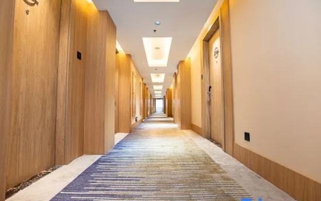 Starway Hotel (Zhengzhou Zhongyuan Wanda Plaza Municipal Central Hospital)