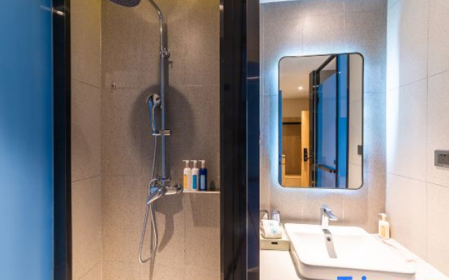 Lanoushangpin Hotel (Tongren Wanshan Southwest Trade City)