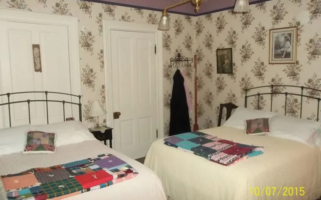 Stauer House B & B