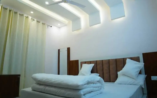 Hotel Mandakini Palace