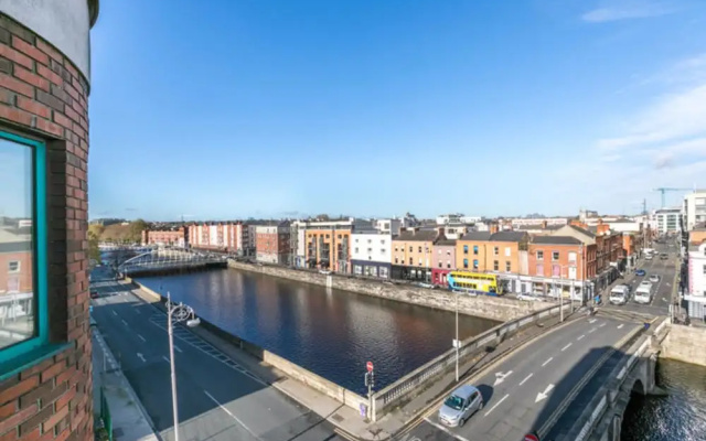 Central Apartment Along the River Liffey