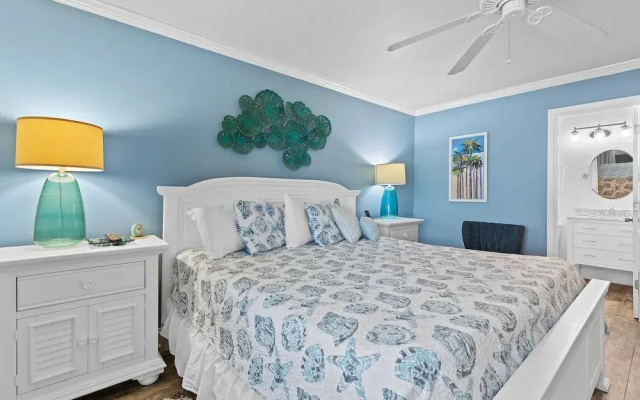 Colony Beach Club 224