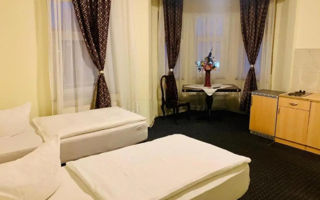 Hotel Pension De Lux